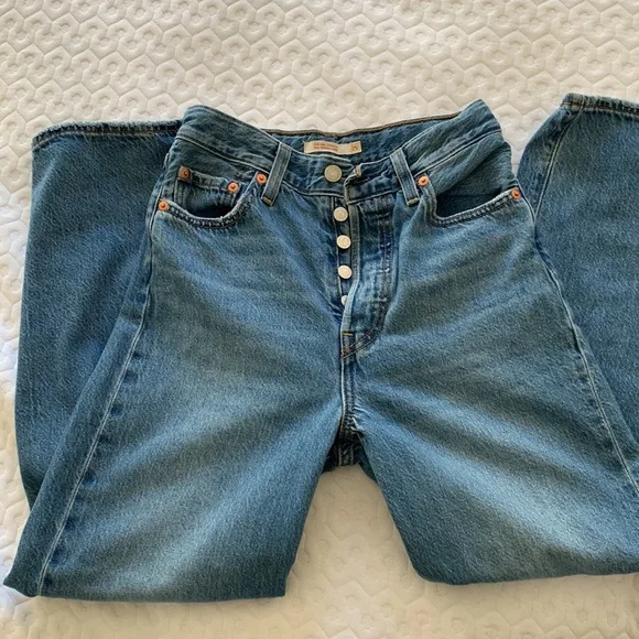 Levi’s Ribcage Straight Jeans - Picture 5 of 8